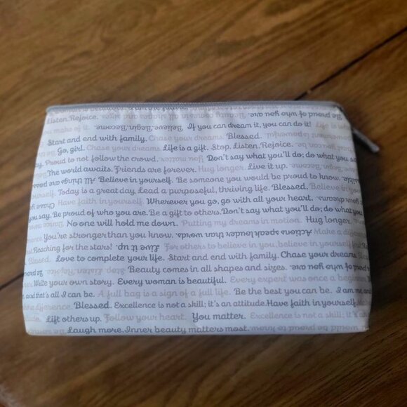 Thirty-One Gifts Vintage Zippered Pouch - Picture 2 of 3